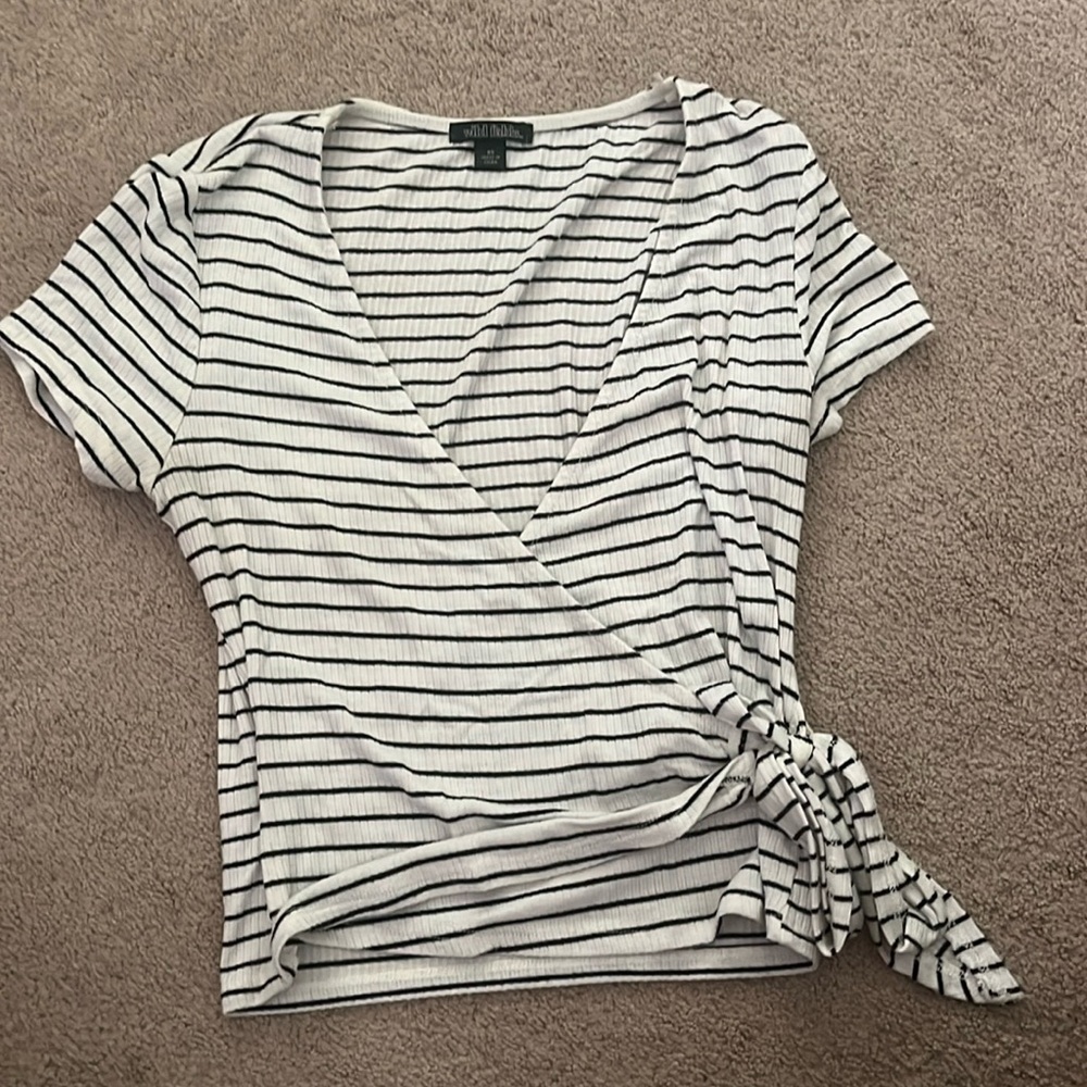 wild fable black and white strip crop top, size extra small